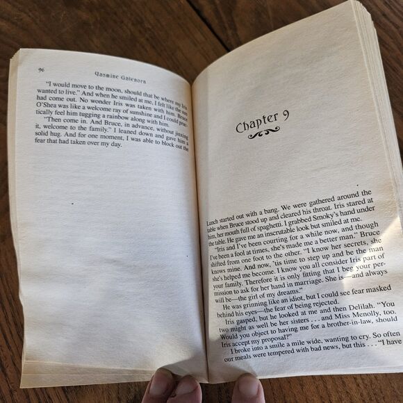 Courting Darkness : An Otherworld Novel by Yasmine Galenorn (2011) - Picture 2 of 4